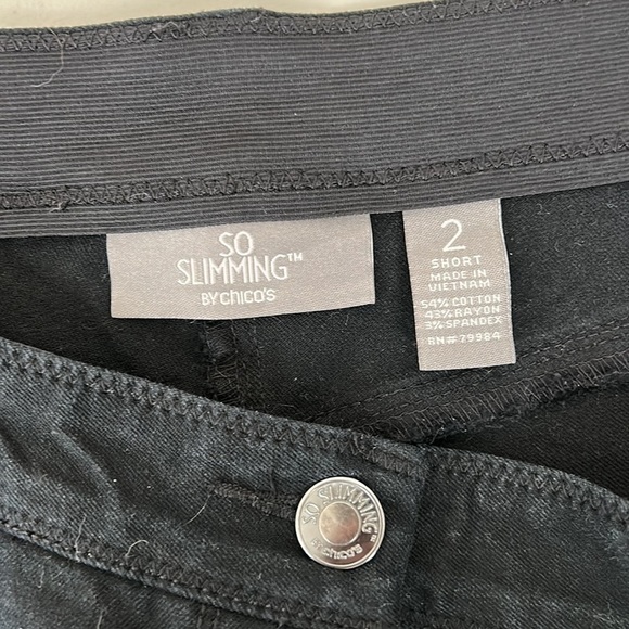 Chico’s ‘So Slimming’ 5 pocket jean with Hidden Fit Technology in Black size 12 - Picture 3 of 12